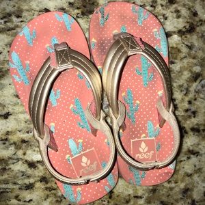 Reef little girl golden flip flops. VGUC.